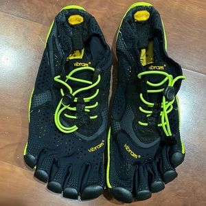 Vibram size 40 five finger shoes